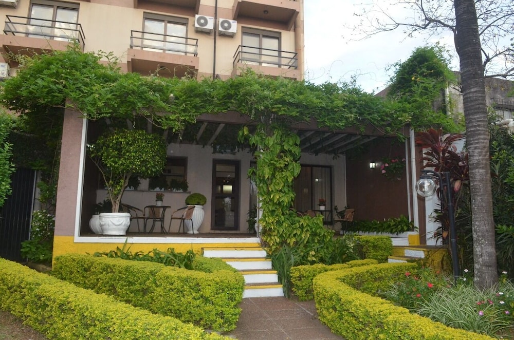 River Hotel 46/50