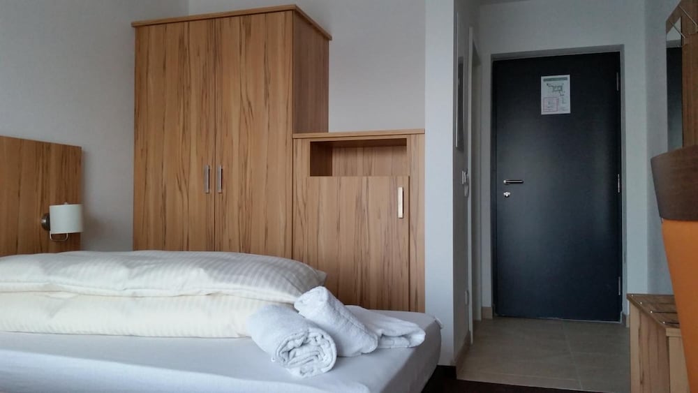 Schafer Boardinghouse 13/30