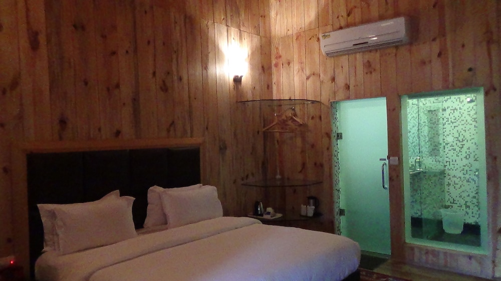 Hotel Apple Valley Resorts 6/30