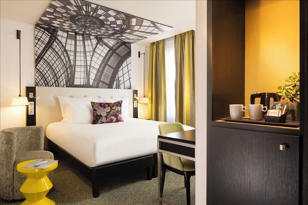 DELUXE, DOUBLE BED