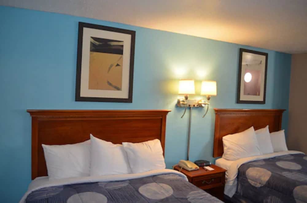 Hyannis Host Inn 13/33