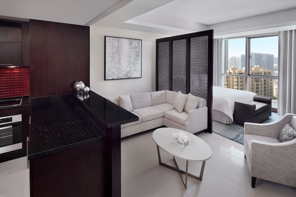 Address Downtown 34/69