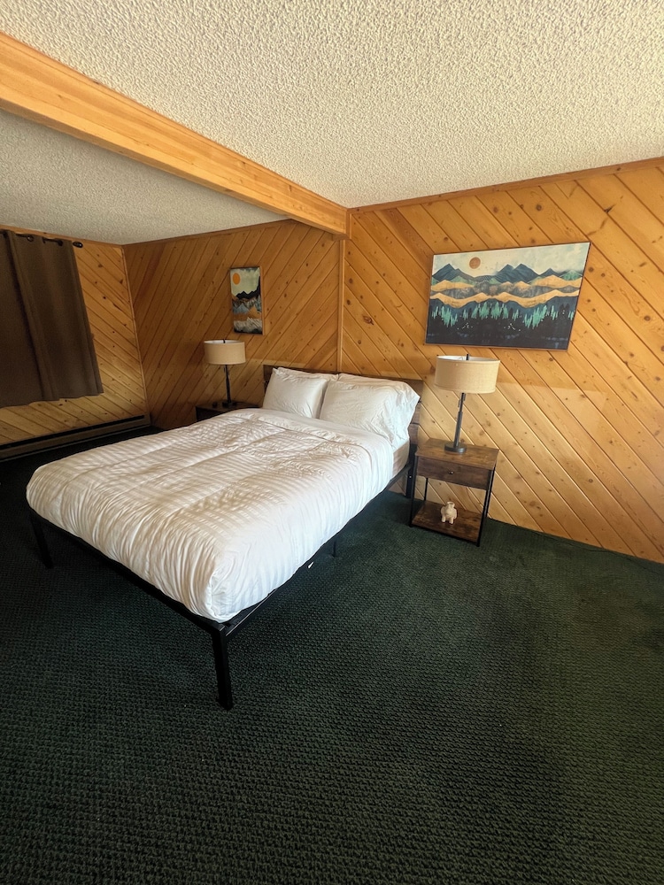 Lone Eagle Lodge 23/66