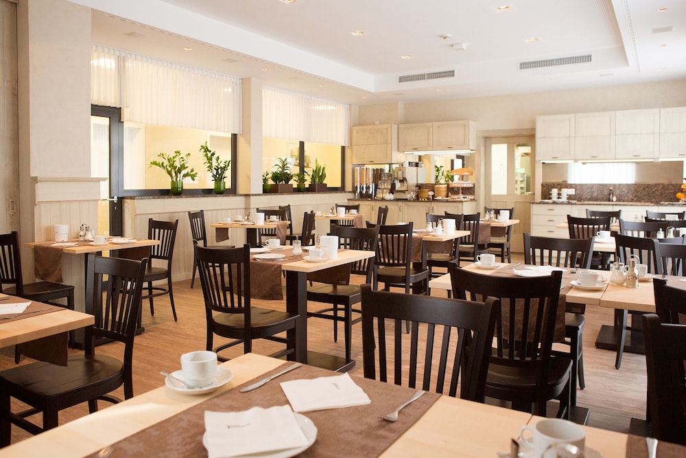Hotel & Restaurant Goldener Pflug 62/77