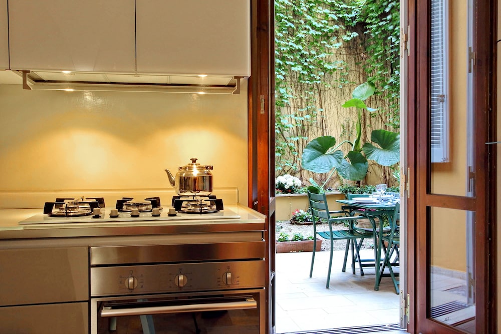 Rome Accommodation - Coronari 6/50