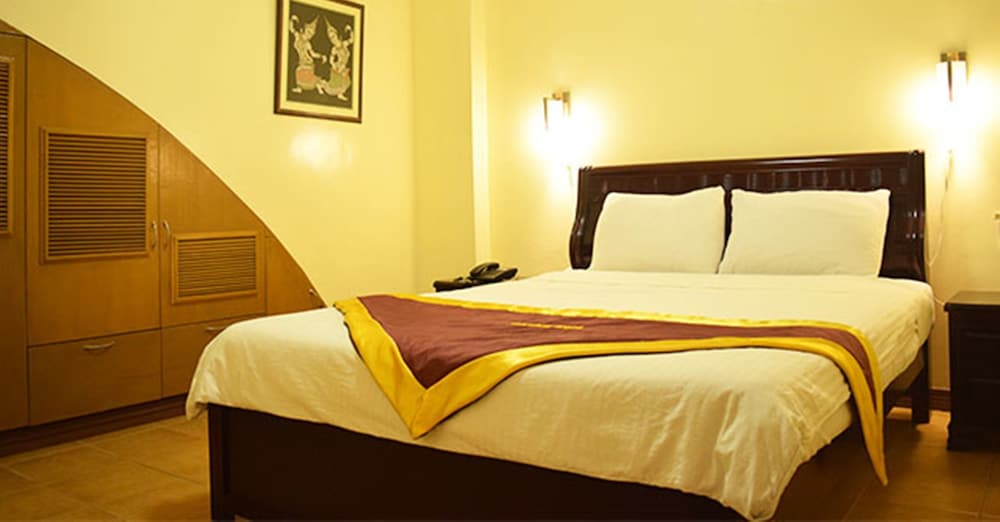 Casablanca Hotel Condominium 8/29