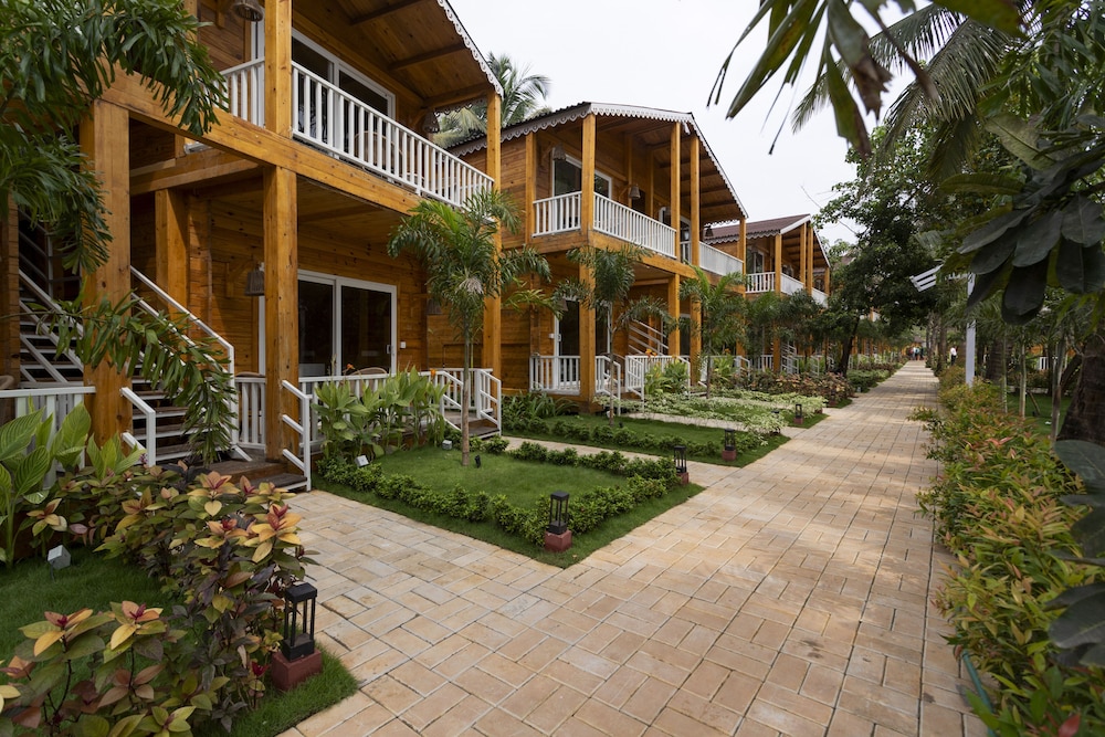 Aralea Beach Resort by Stone Wood Morjim 31/47
