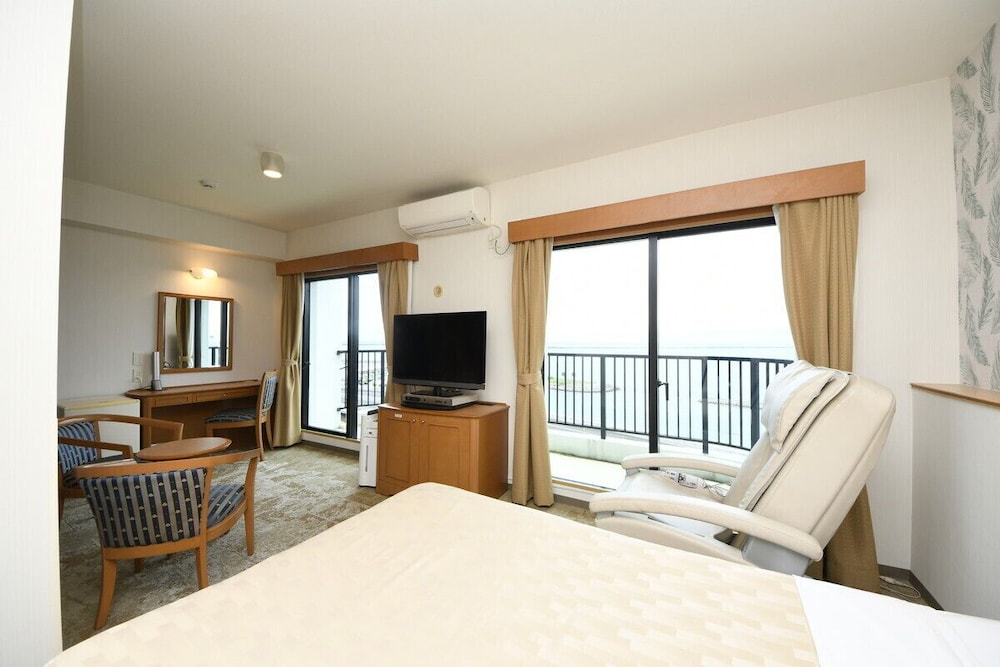 Naha Beach Side Hotel 15/71