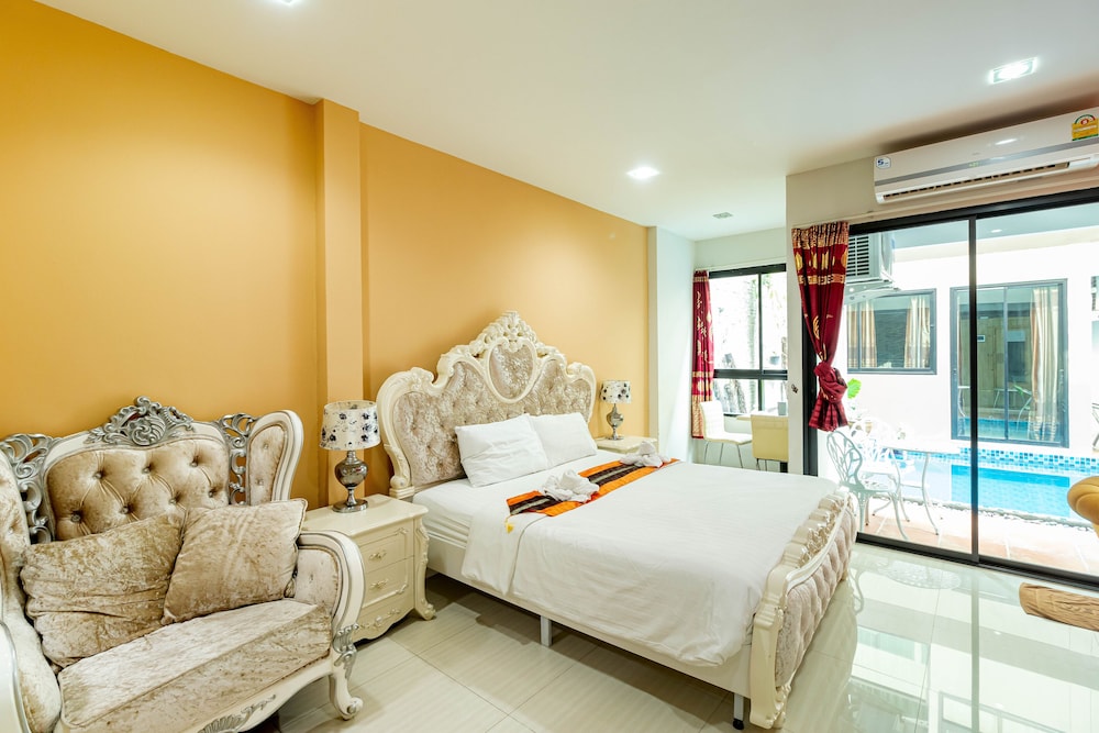 The Pool Resort 24/50