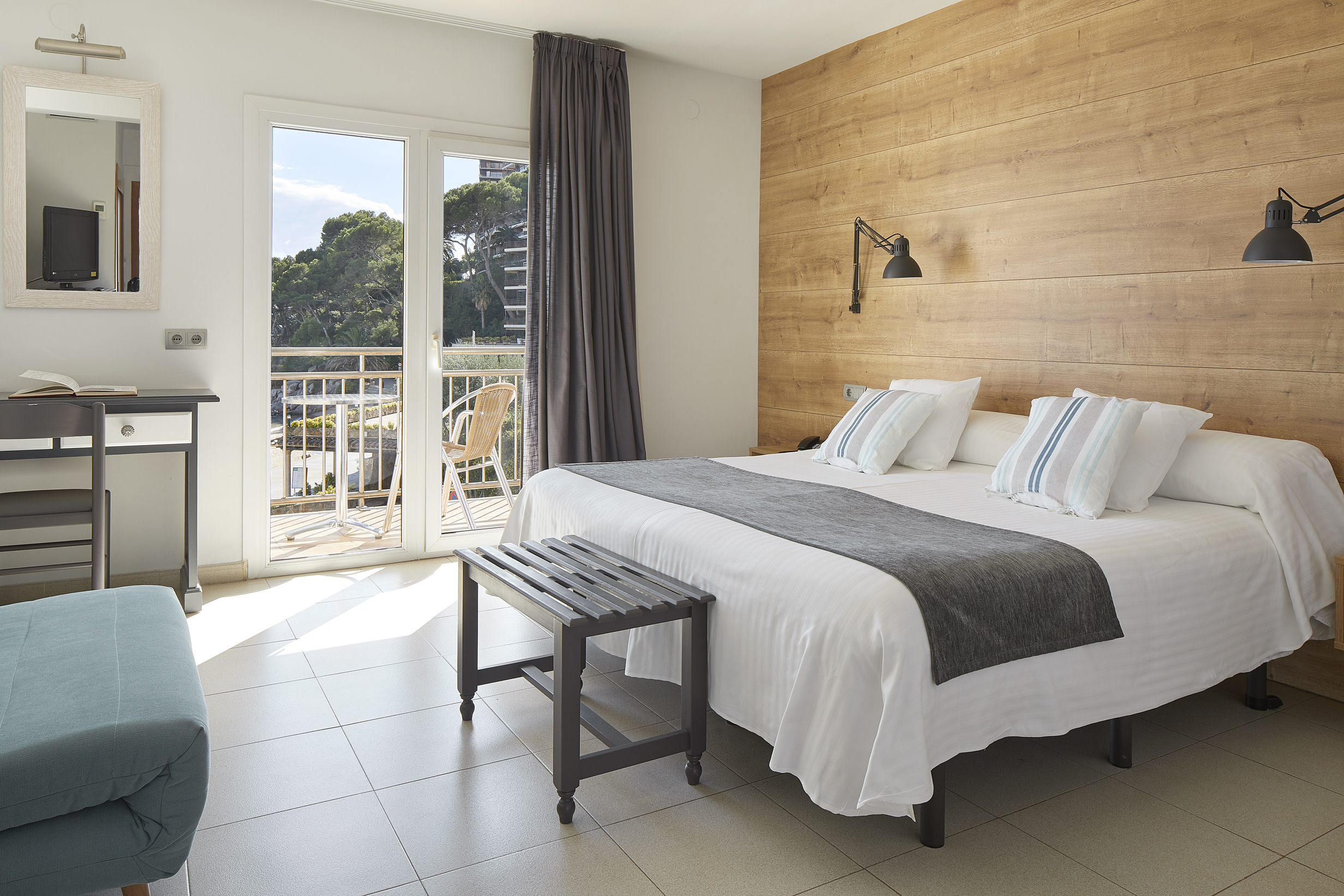 Room, Sea View
