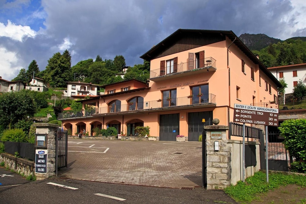 Albergo Breglia 58/64