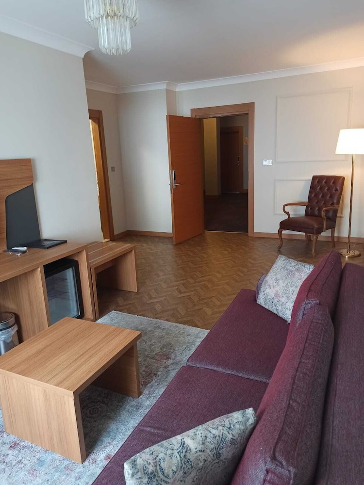 Ak Life Hotel & Suit 28/39