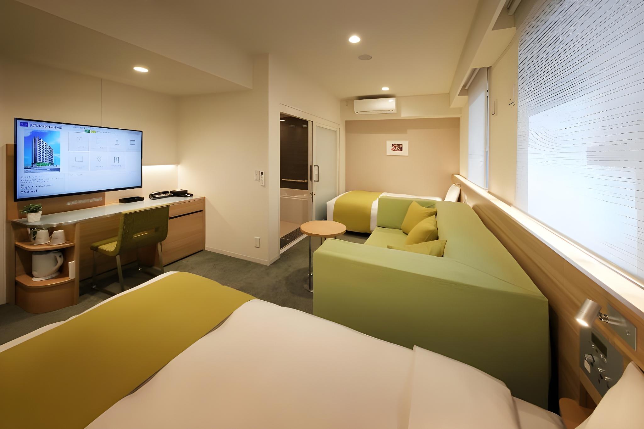Universal, Twin Beds