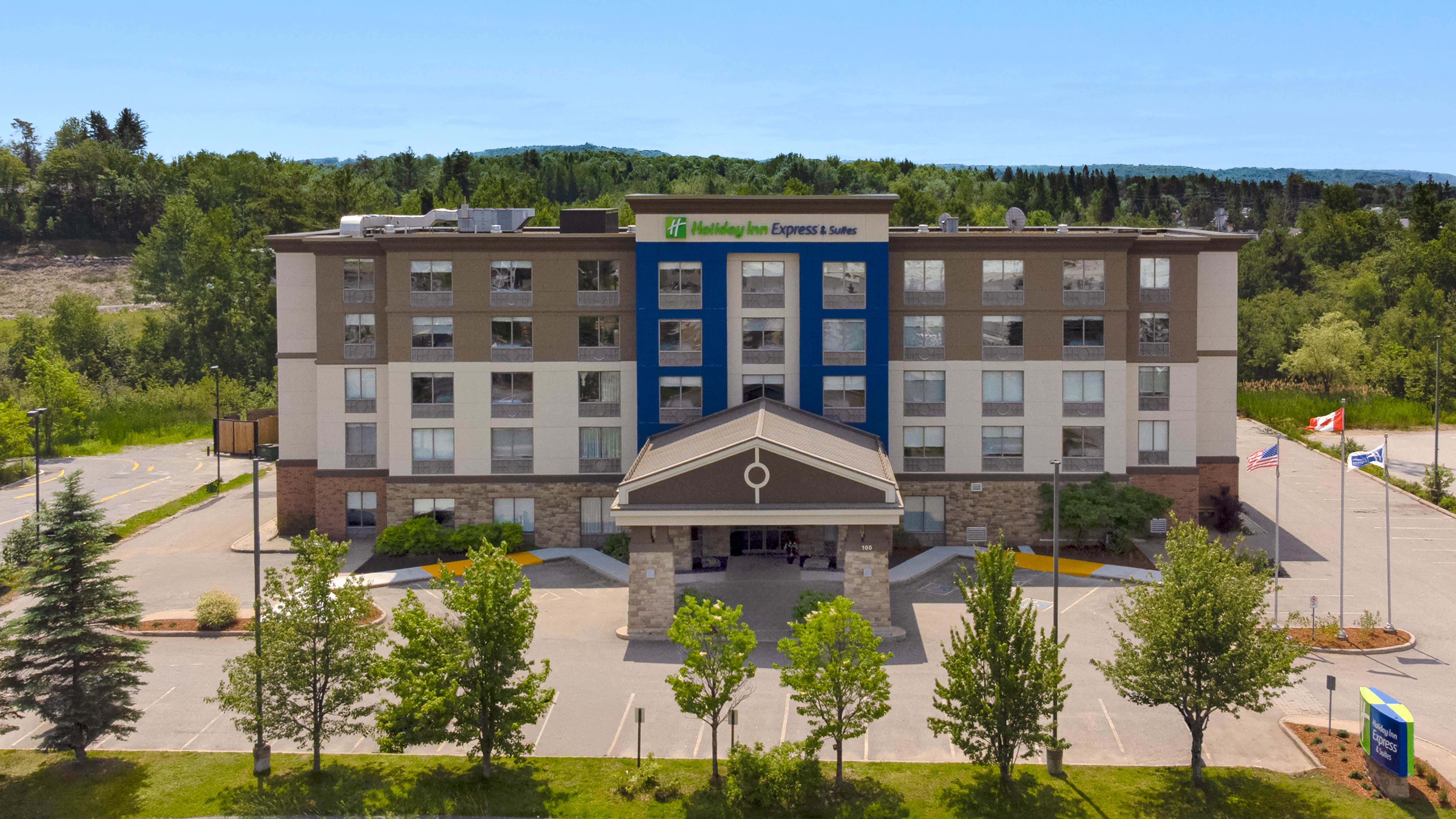 Holiday Inn Express Suites 8/66