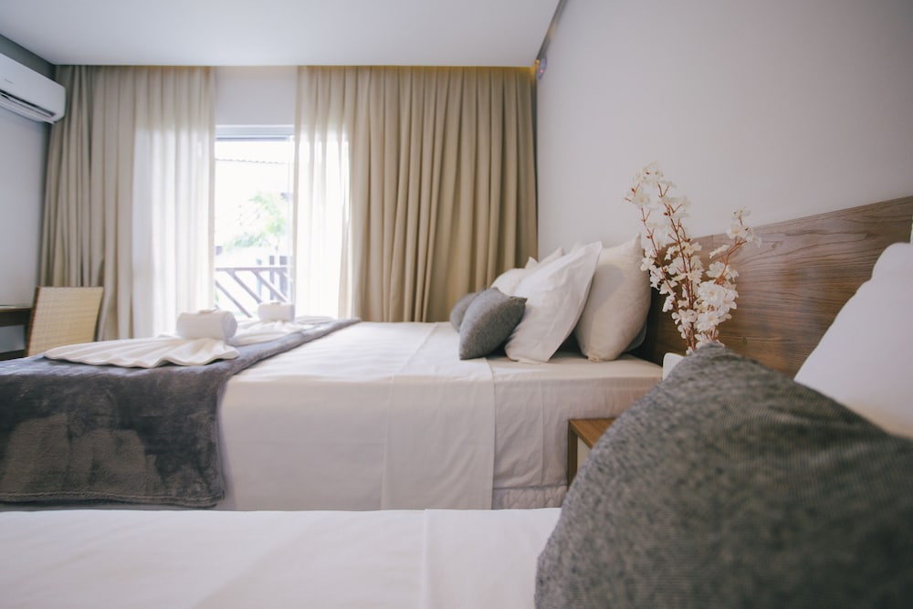 Oiti Beach Resort 24/50