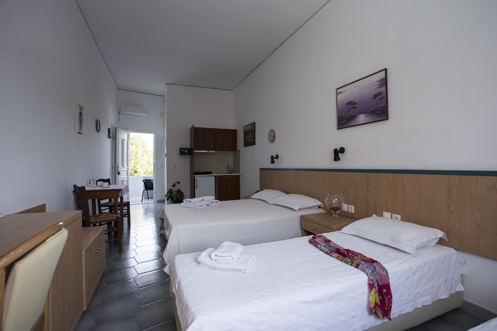 ROOM, TRIPLE, PARTIAL SEA VIEW
