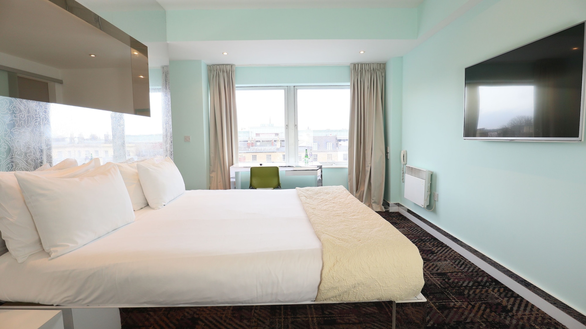 SUITE, KING BED