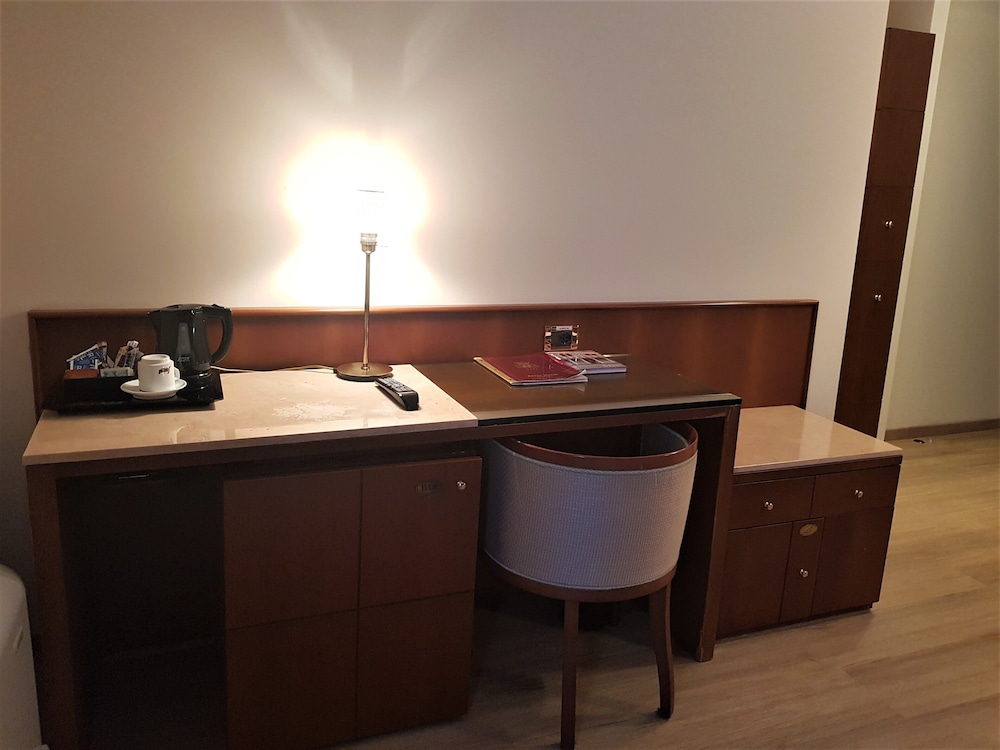 Astra Hotel 47/51