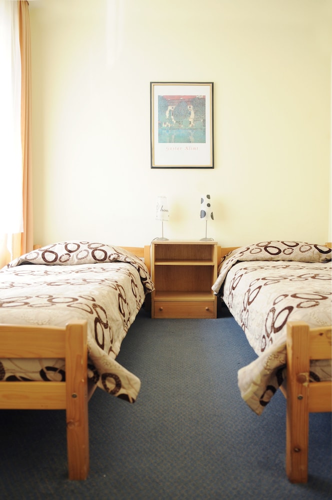 AMICUS HOTEL 14/42