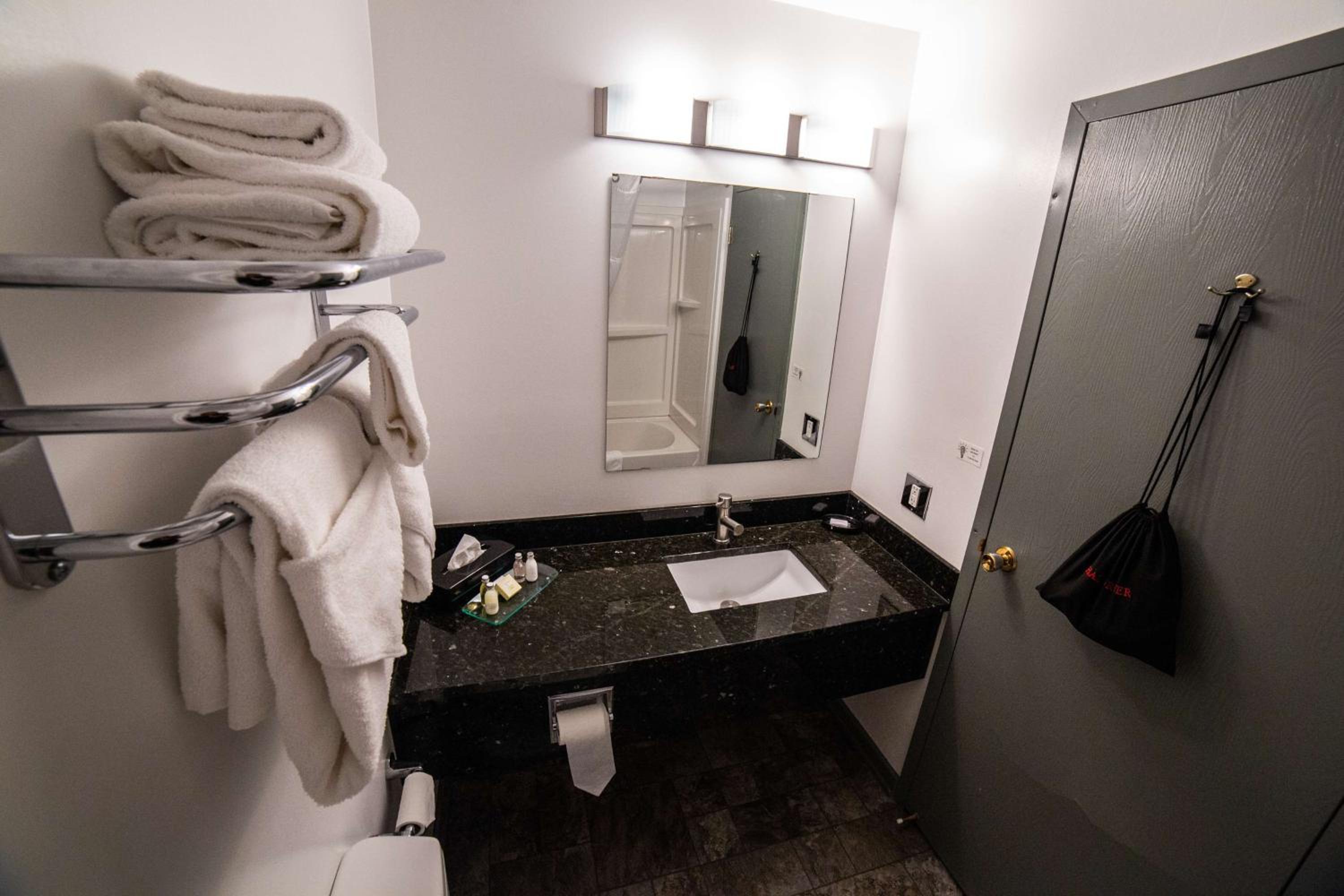 1 Bedroom, Suite, King Bed, Kitchenette, Prestige Hudson Bay Lodge & Conference Centre, WorldHotels 6/6