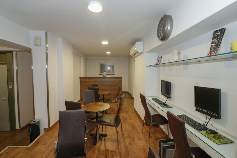 Mansion Hotel 32/45