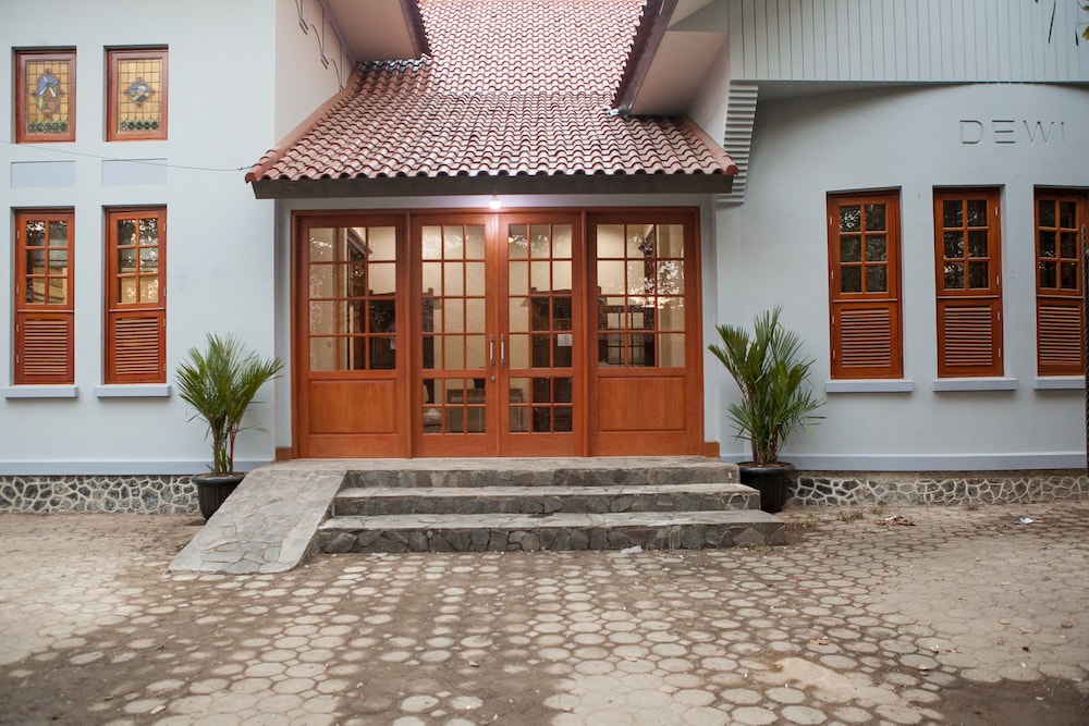 Reddoorz Plus Near Pasundan University 3/25