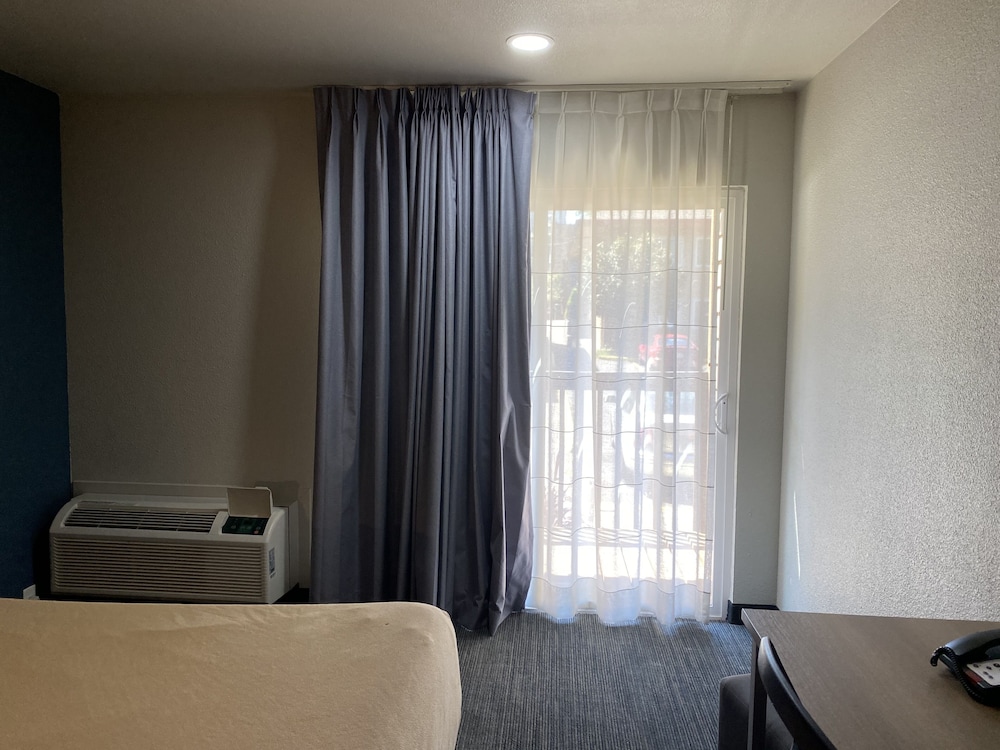Quality Inn Portland Airport PDX OR 11/34
