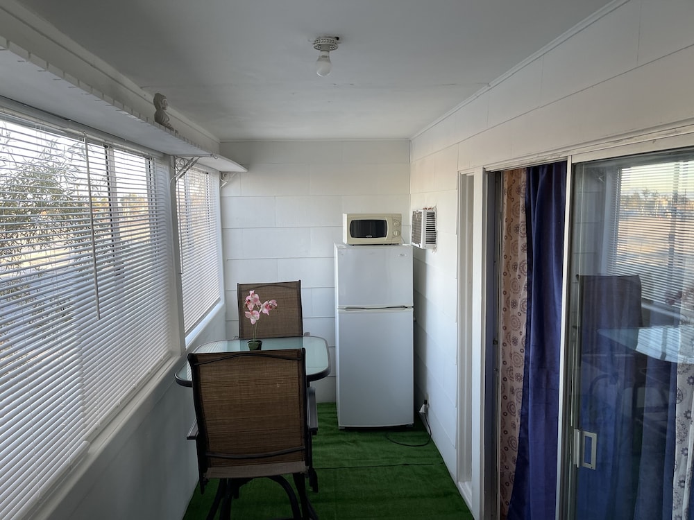 The Yellow Penthouse 23/73