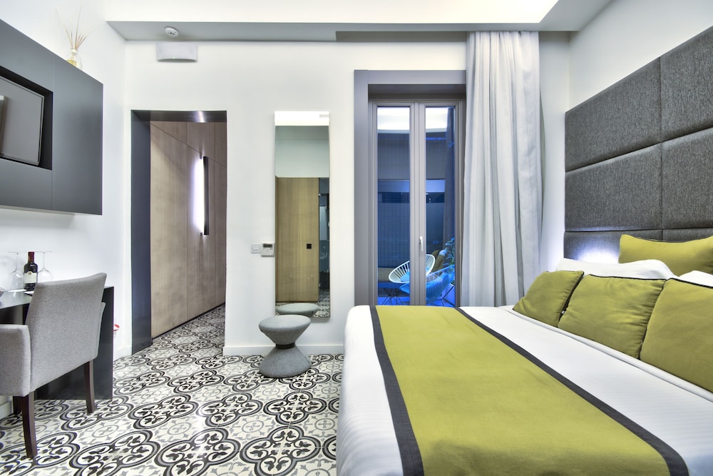 DELUXE, DOUBLE BED, PATIO, GROUND FLOOR