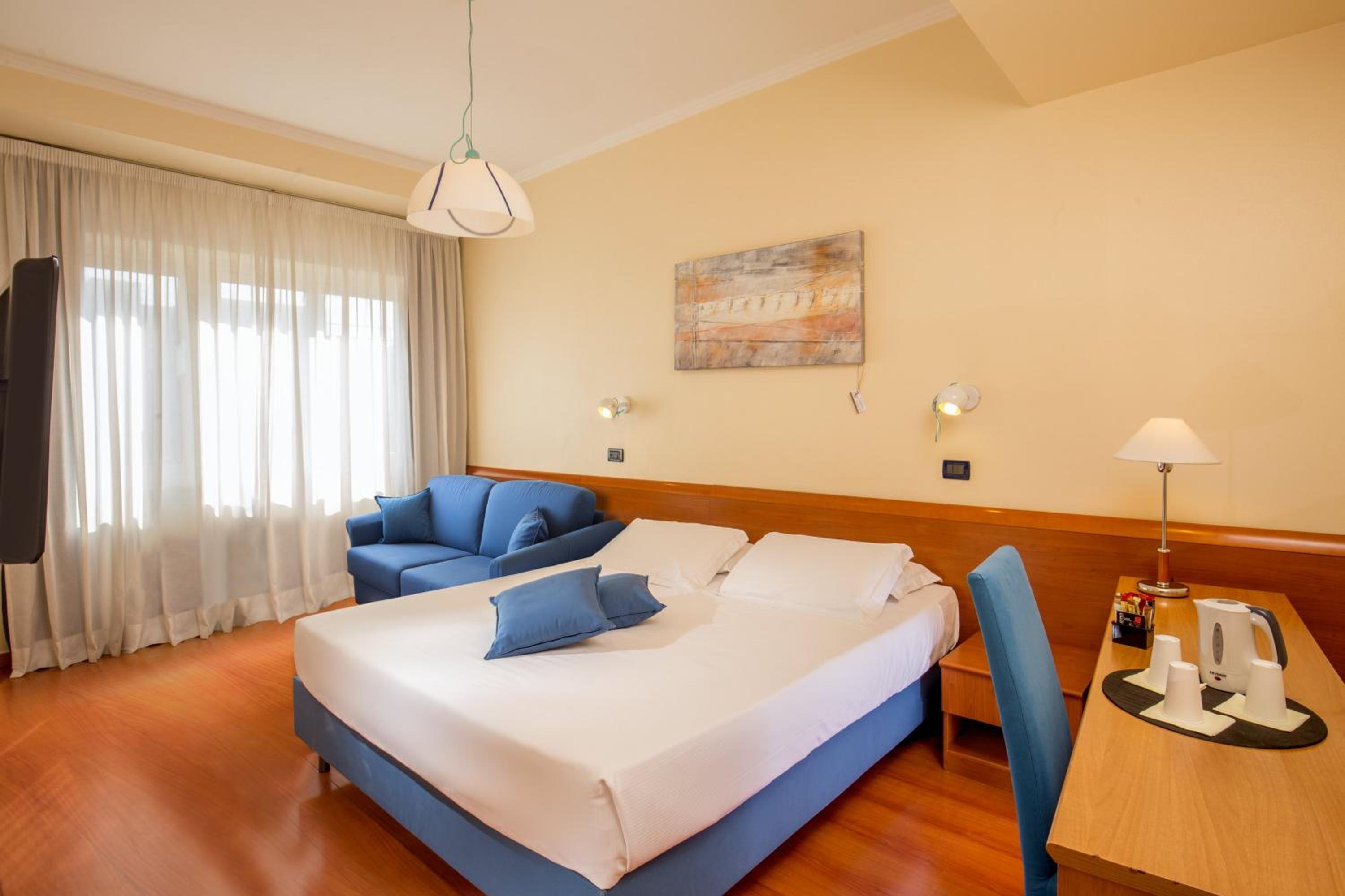 ROOM, TRIPLE