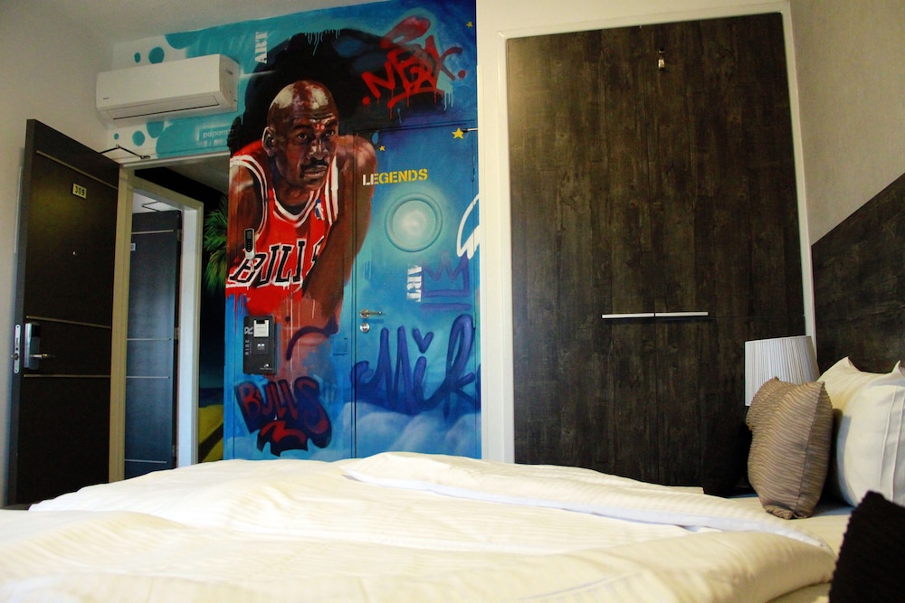 Rise Street Art Hotel 35/63