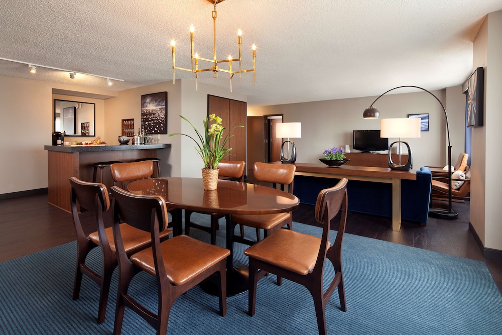 Hyatt Regency 44/59