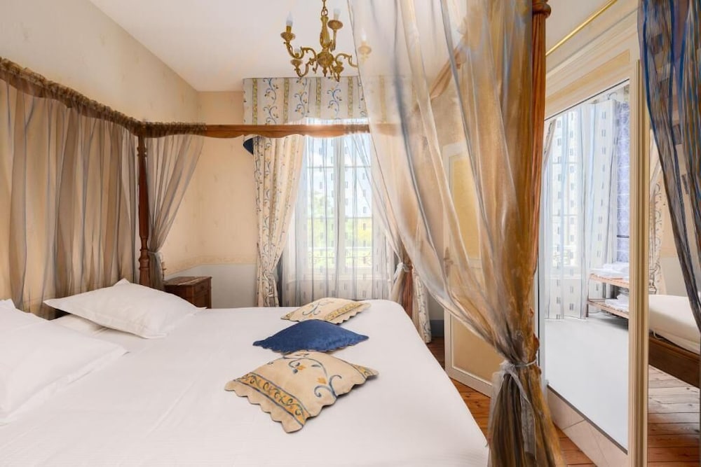 Relais Du Silence Chateau De La Richerie 12/50