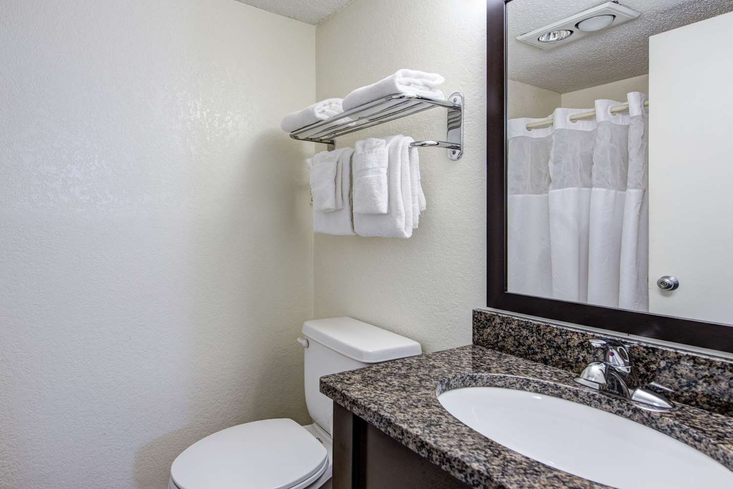 غرفة بسريرين كوين، Quality Inn Creekside - Downtown Gatlinburg 7/9