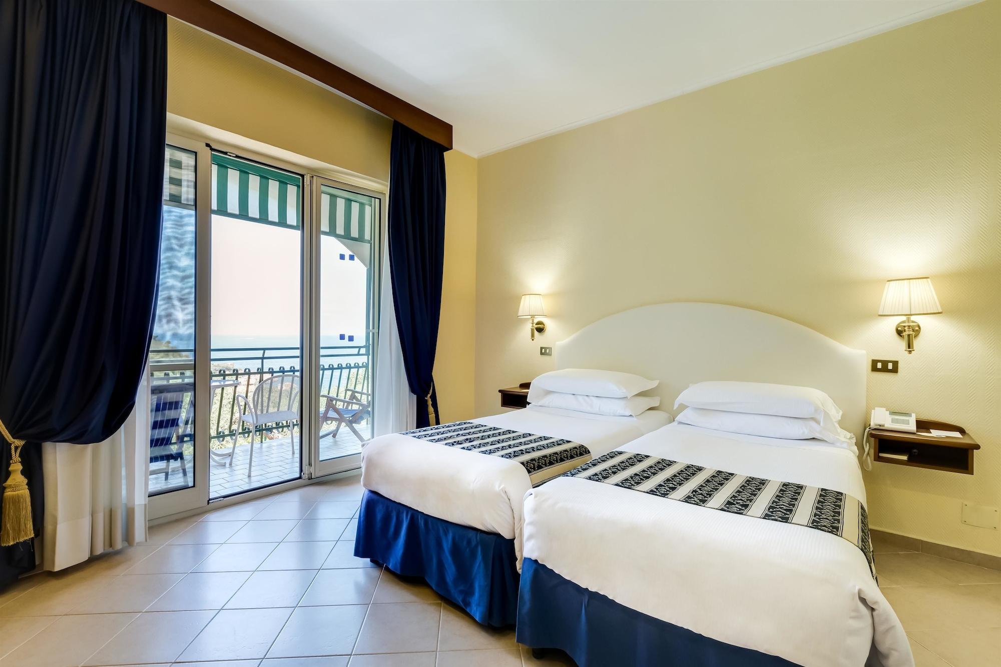 Classic, Multiple Beds, Sea View, Balcony