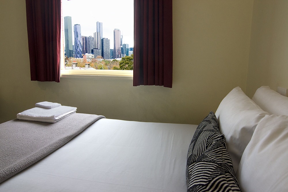 Miami Hotel Melbourne 25/50