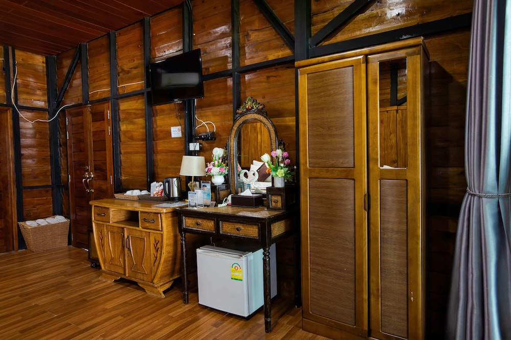 Chareena Hill Beach Resort 10/70