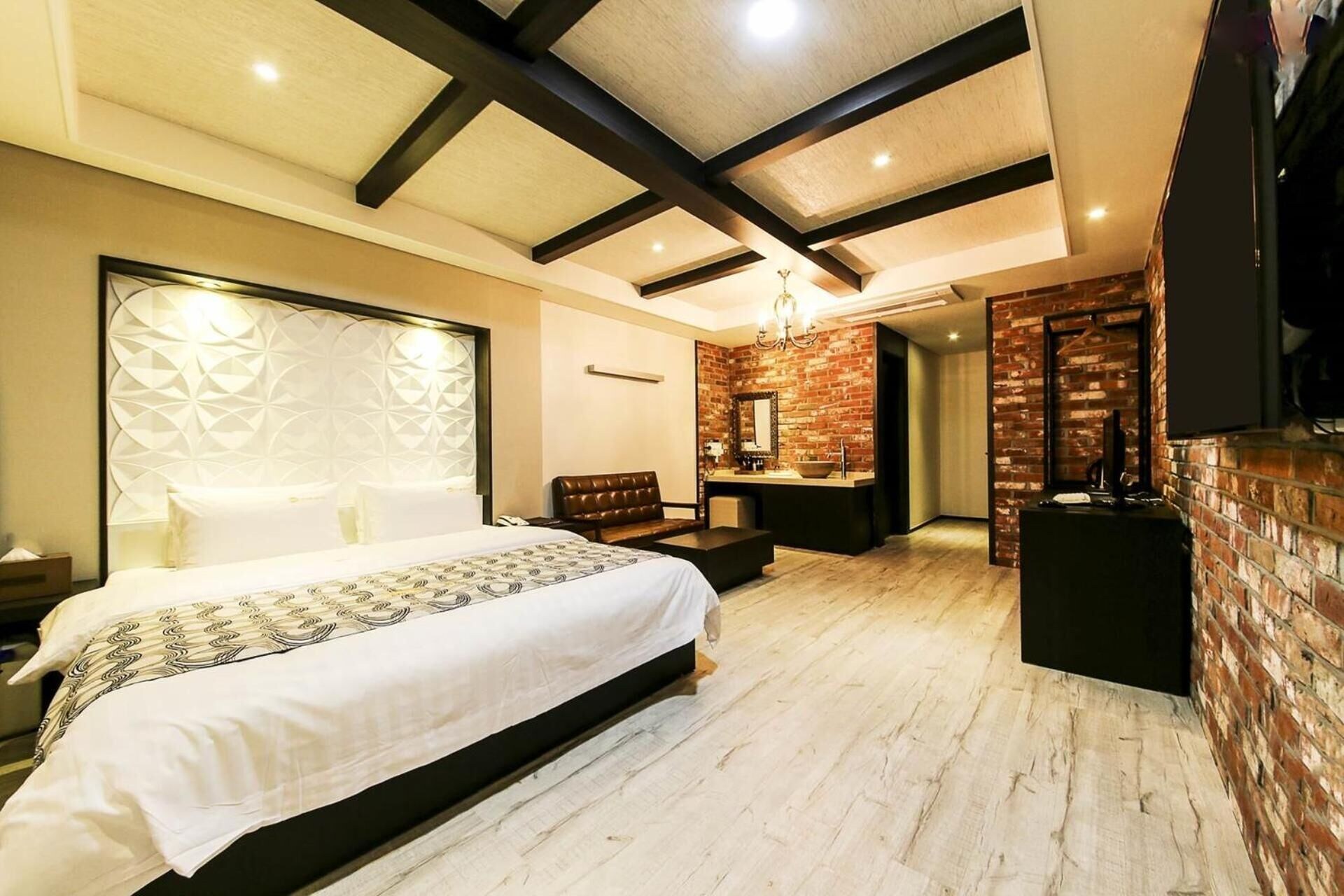 DELUXE, LUXURY, DOUBLE BED