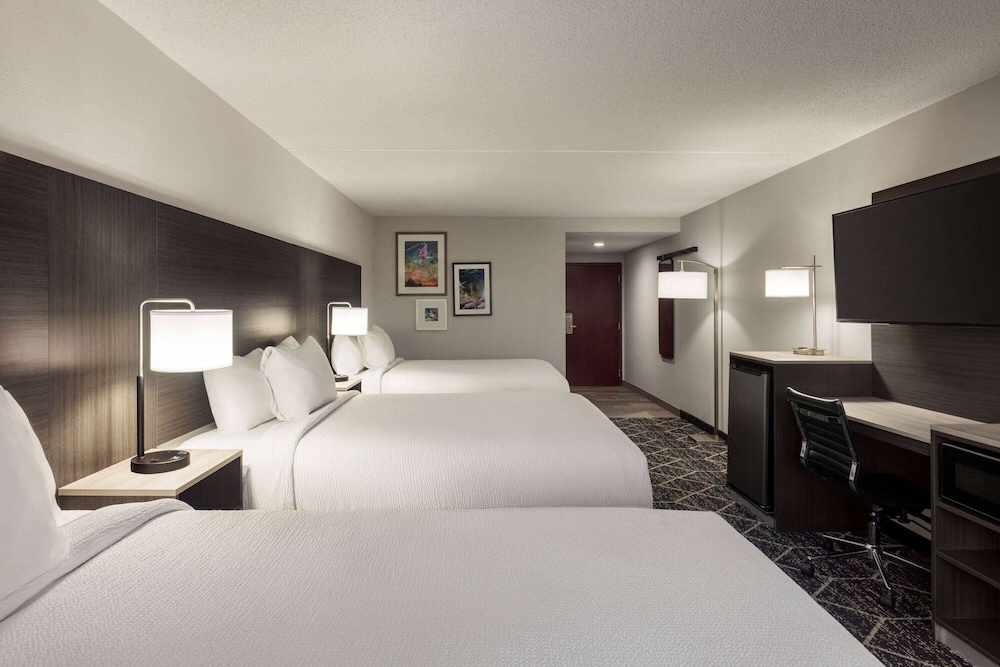 ROOM, MULTIPLE BEDS