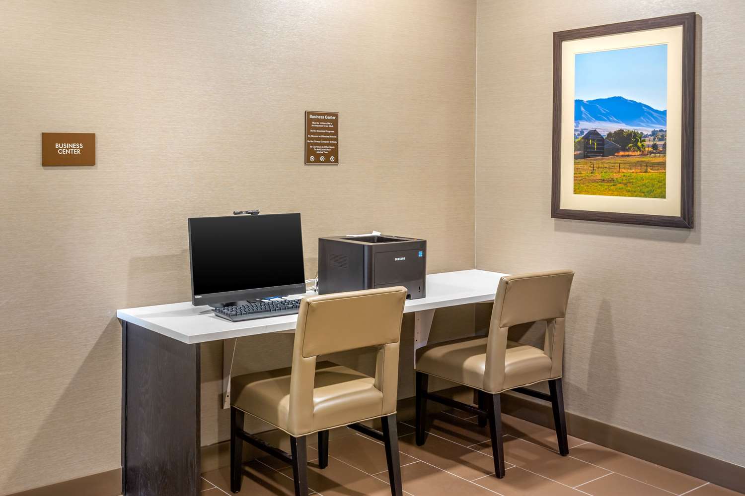 Comfort Inn and Suites Logan Near University 21/22