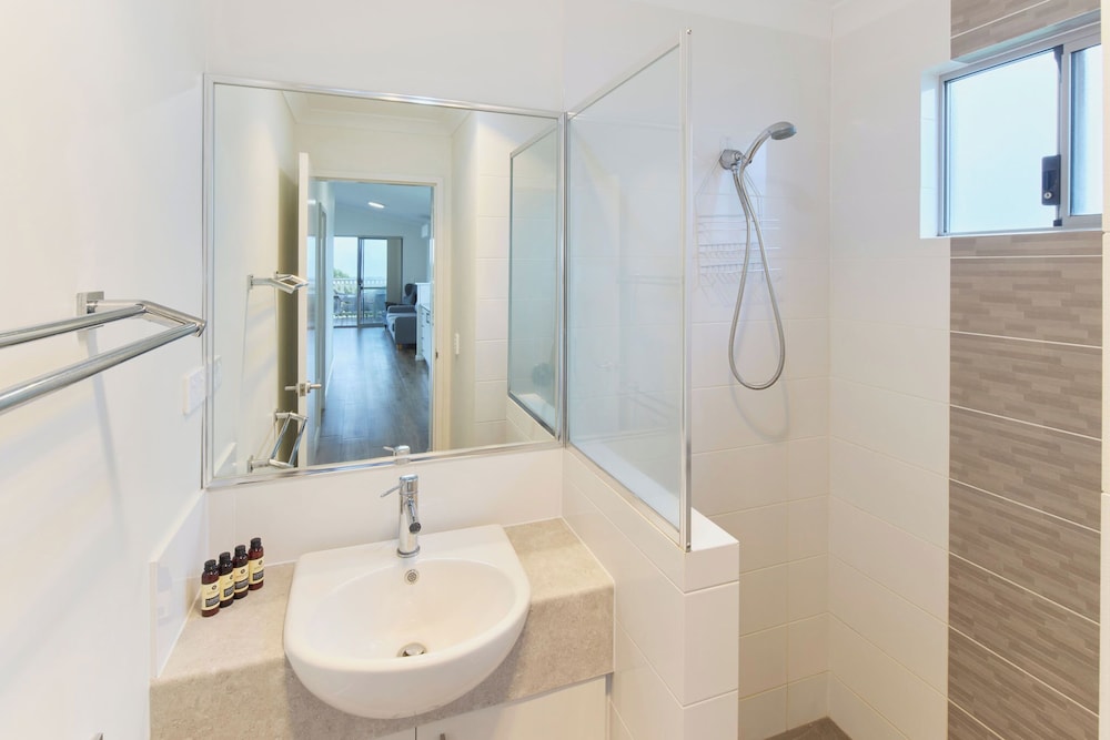 Acclaim Rose Gardens Beachside Holiday Park 48/50