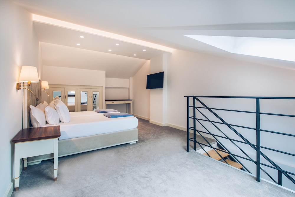 Deluxe, Multiple Beds