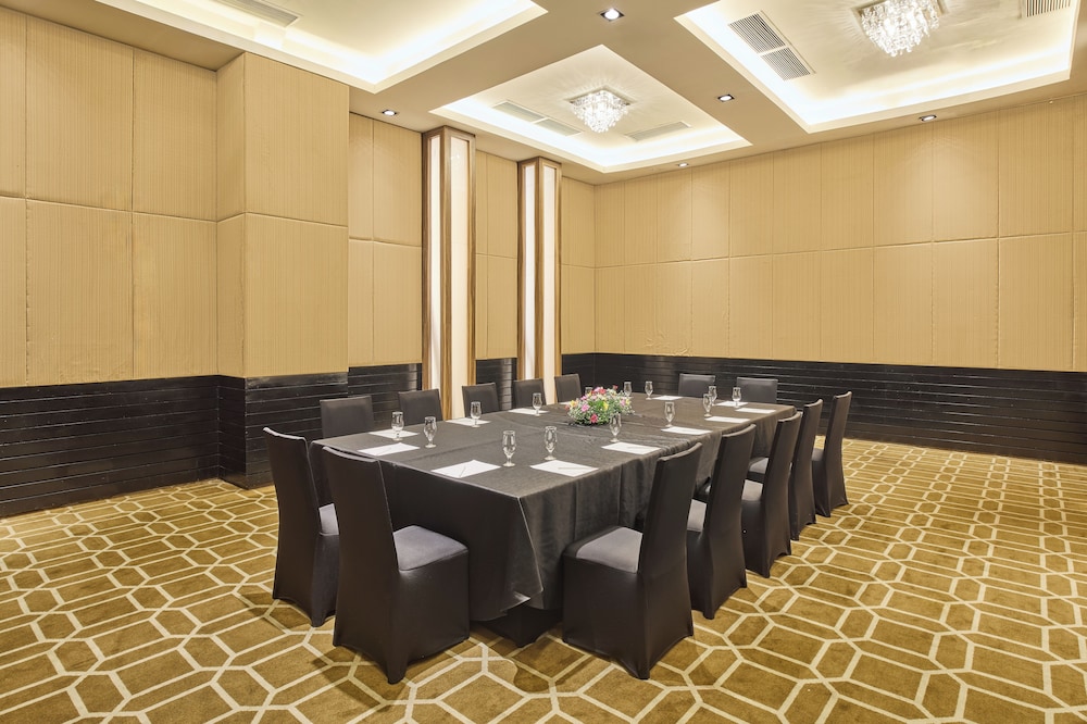 Summit Hotel Tacloban 54/63