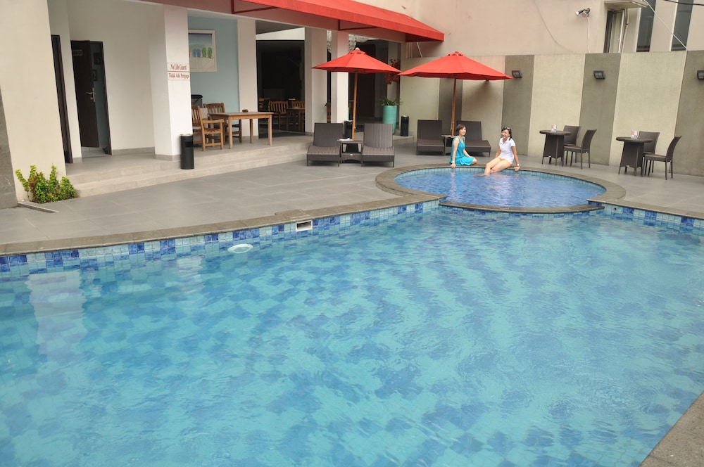 Permata Hotel 2/45