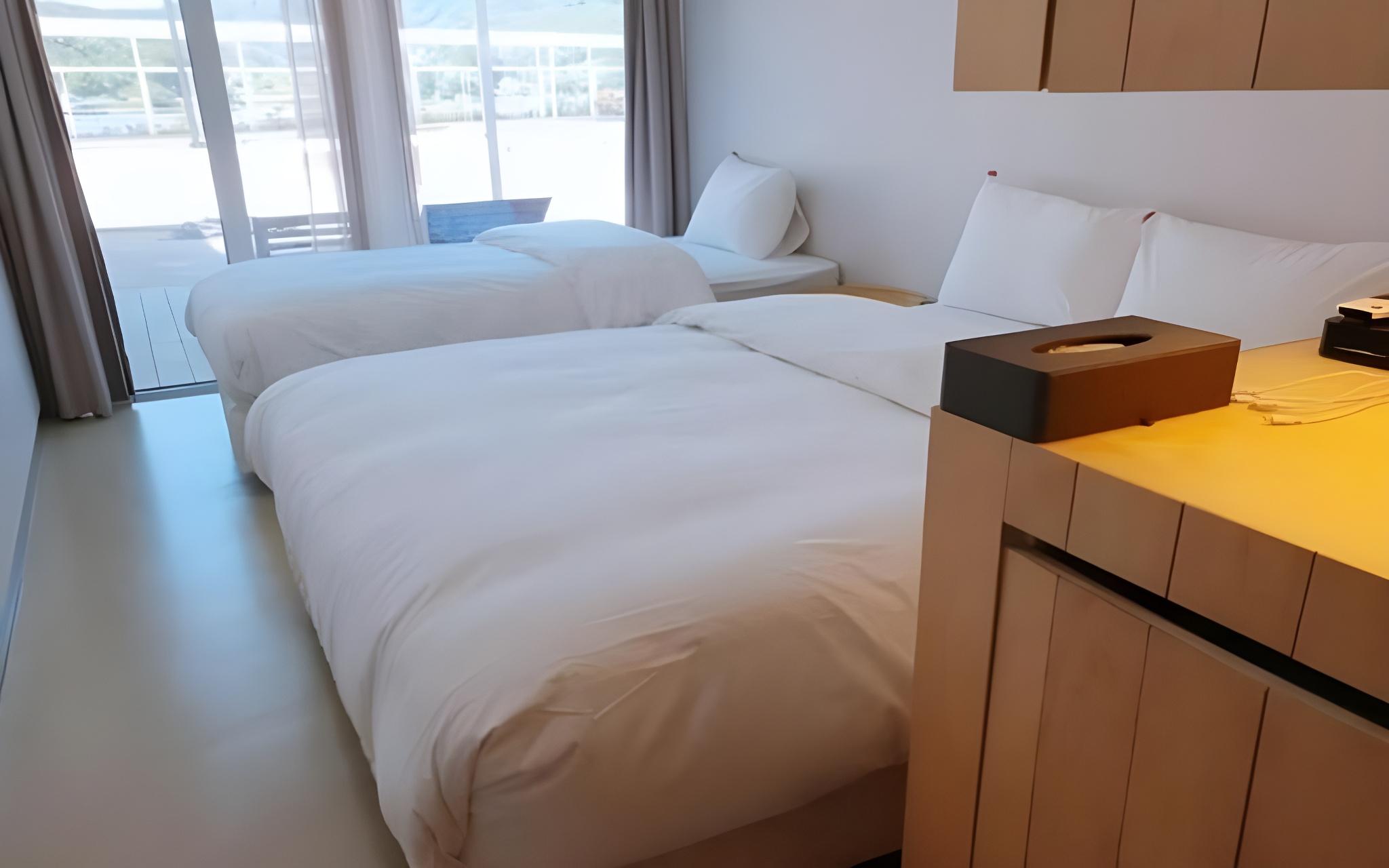 Deluxe, Cabana, Twin Beds