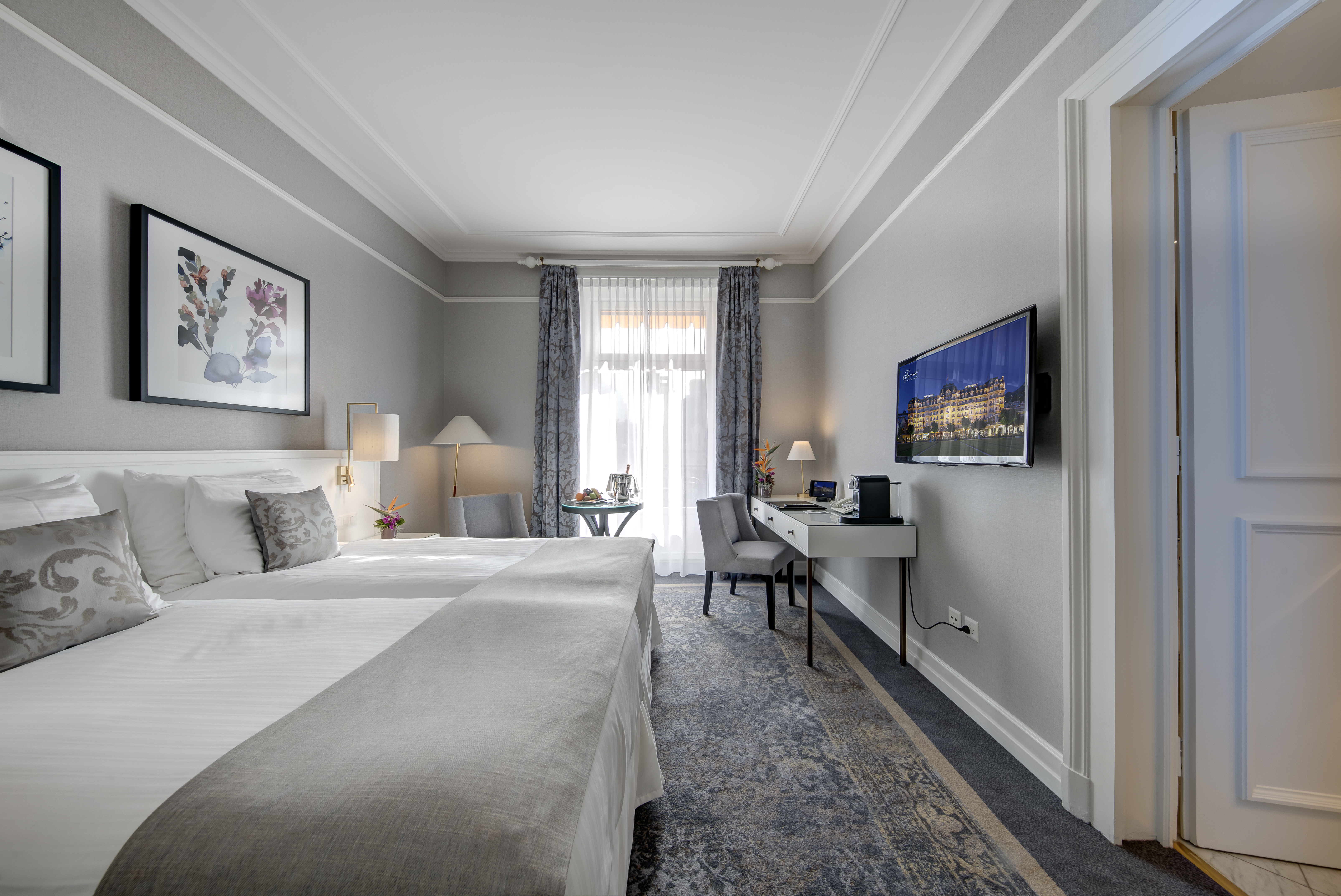 Room, Queen Bed, City View