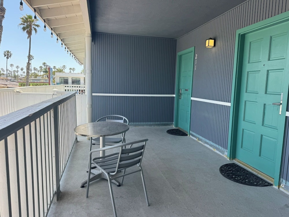 Shores Inn 24/50