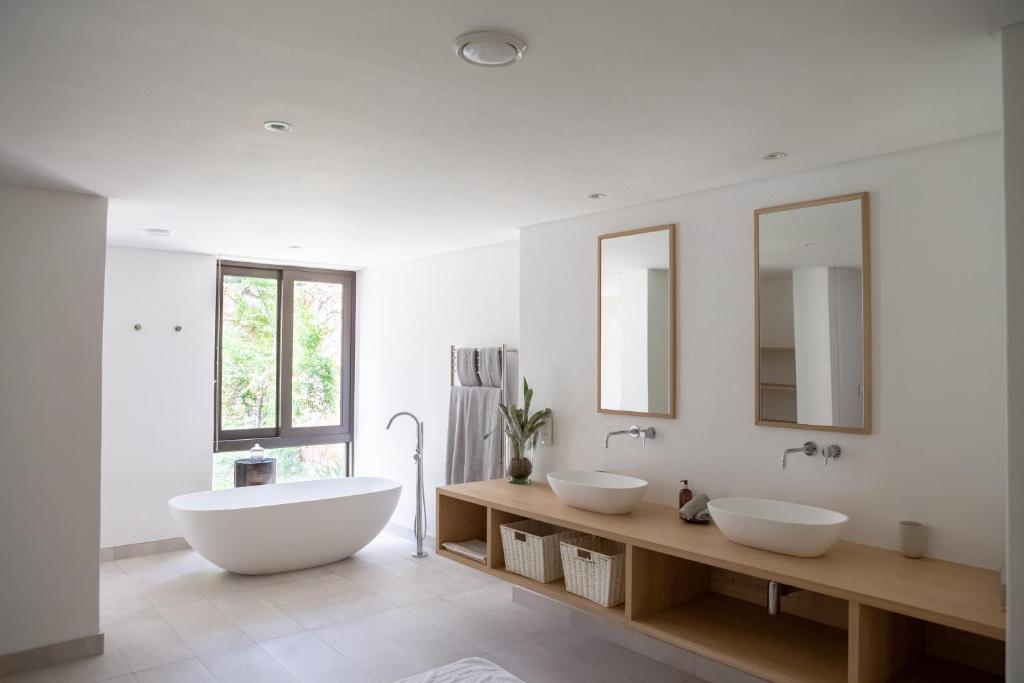 Garden, Opulence, Suite