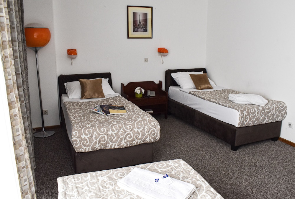Slavija Hotel 6/32