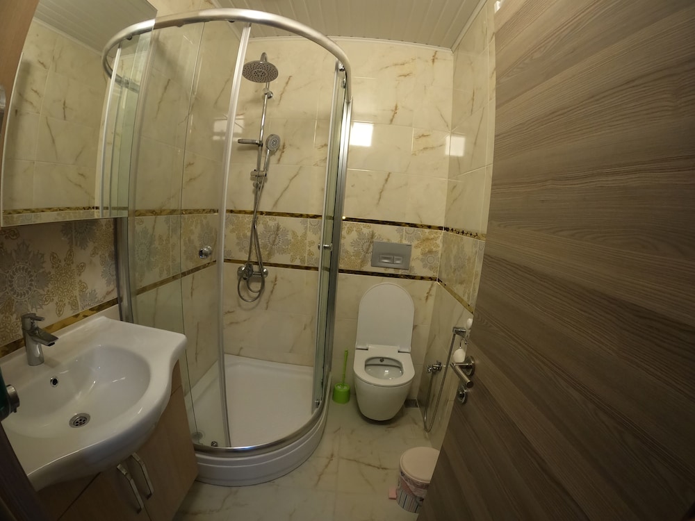 2 BEDROOMS, PENTHOUSE, LAKE VIEW